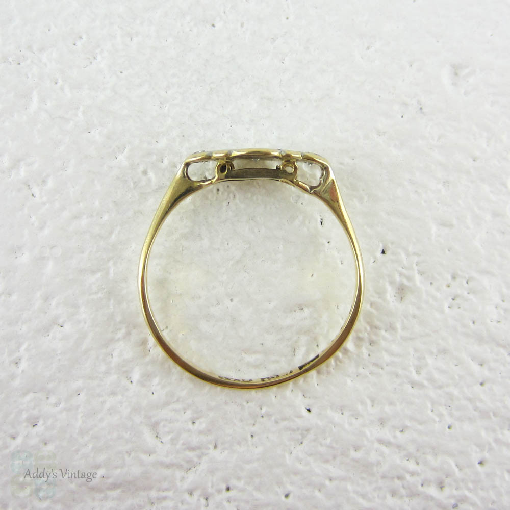 Art Deco Diamond Engagement Ring, Three Stone Diamond Ring in Engraved Setting, 18 Carat Gold & Platinum, Circa 1910s.