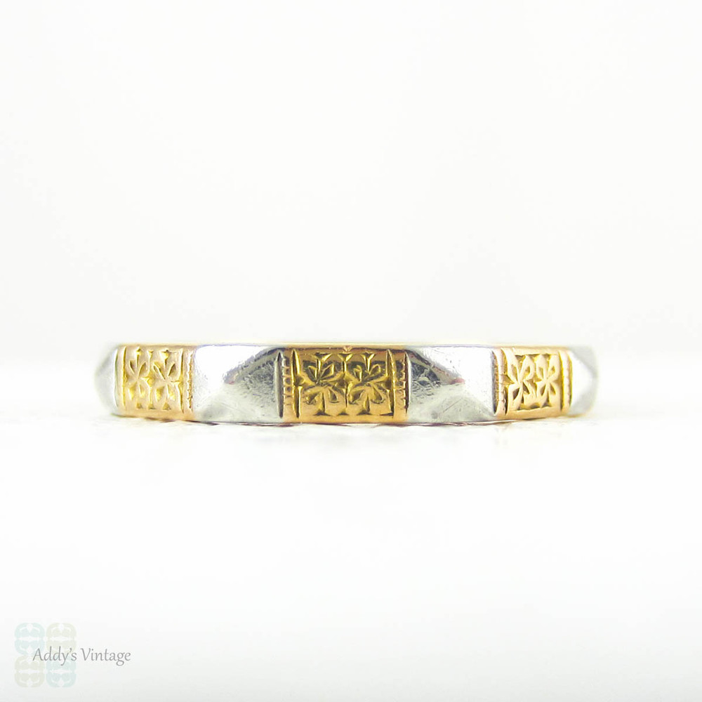 Vintage 22 Carat Gold & Platinum Wedding Ring, Faceted Octagonal Ring with Engraved Forget Me Not Flower Blossoms Circa 1950s. Size J.25 / 5