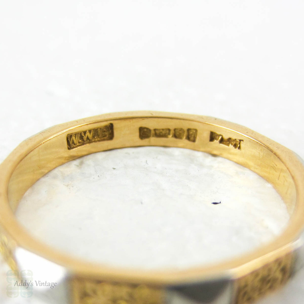 Vintage 22 Carat Gold & Platinum Wedding Ring, Faceted Octagonal Ring with Engraved Forget Me Not Flower Blossoms Circa 1950s. Size J.25 / 5