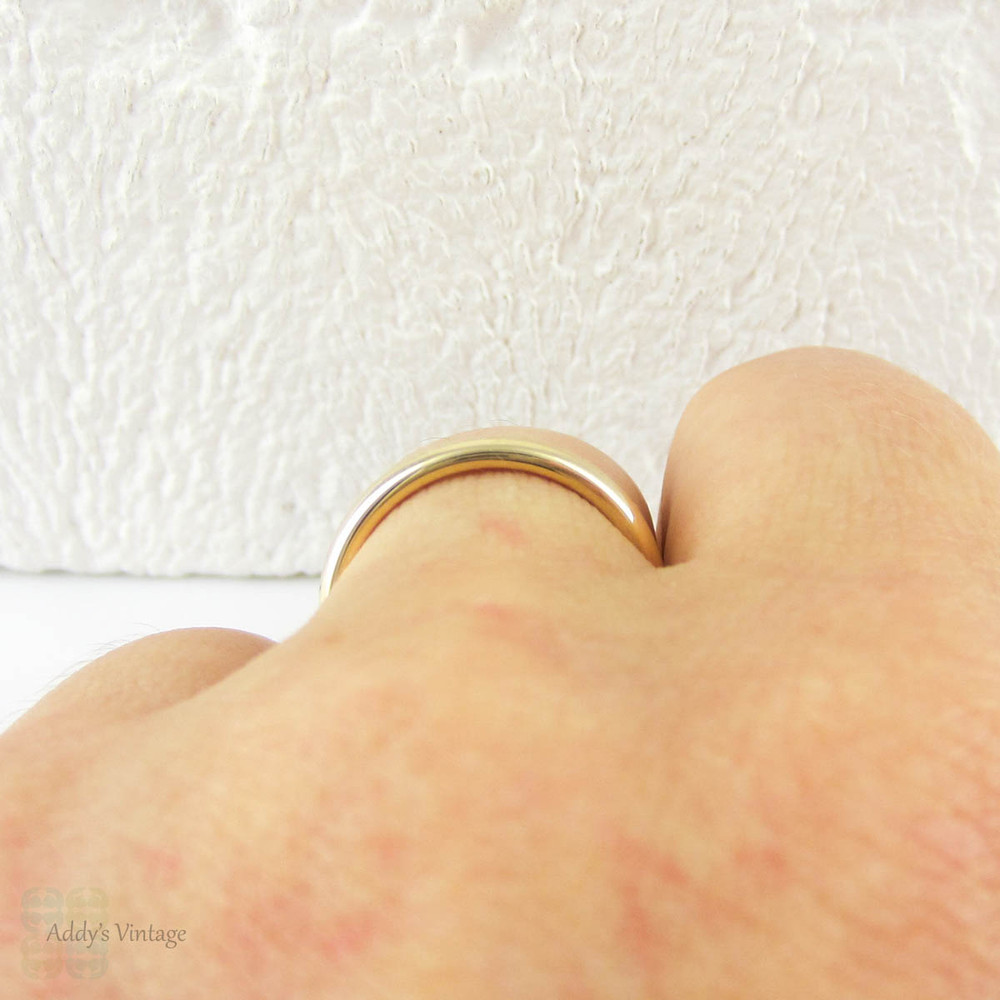 Vintage 1940s Wedding Ring, 9 Carat Yellow Gold with Platinum Lining Narrow D Shape Ladies Wedding Band.