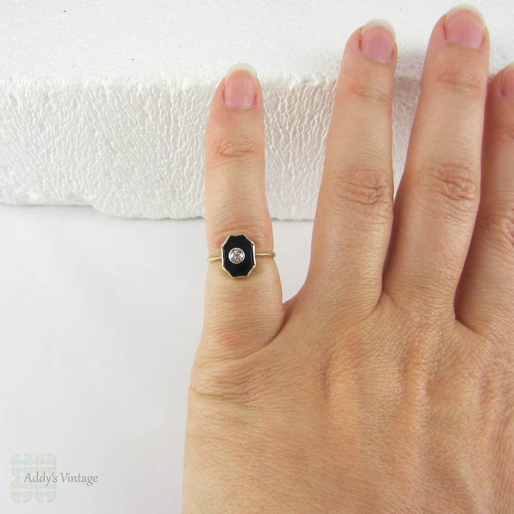 Vintage Black Onyx Ring With Diamond | suturasonline.com.br