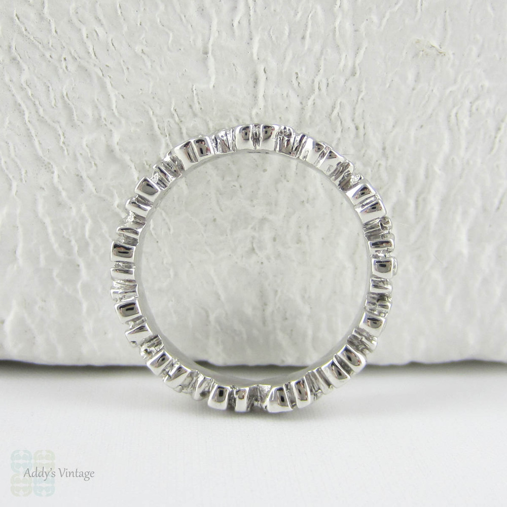 Vintage Floral Design Ring, 18 Carat White Gold Daisy Chain Flower Band, Circa 1990s. Size L / 5.75.