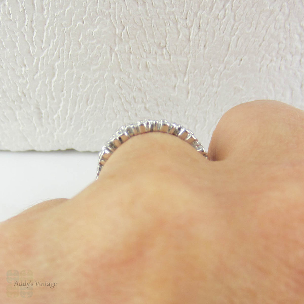 Vintage Floral Design Ring, 18 Carat White Gold Daisy Chain Flower Band, Circa 1990s. Size L / 5.75.