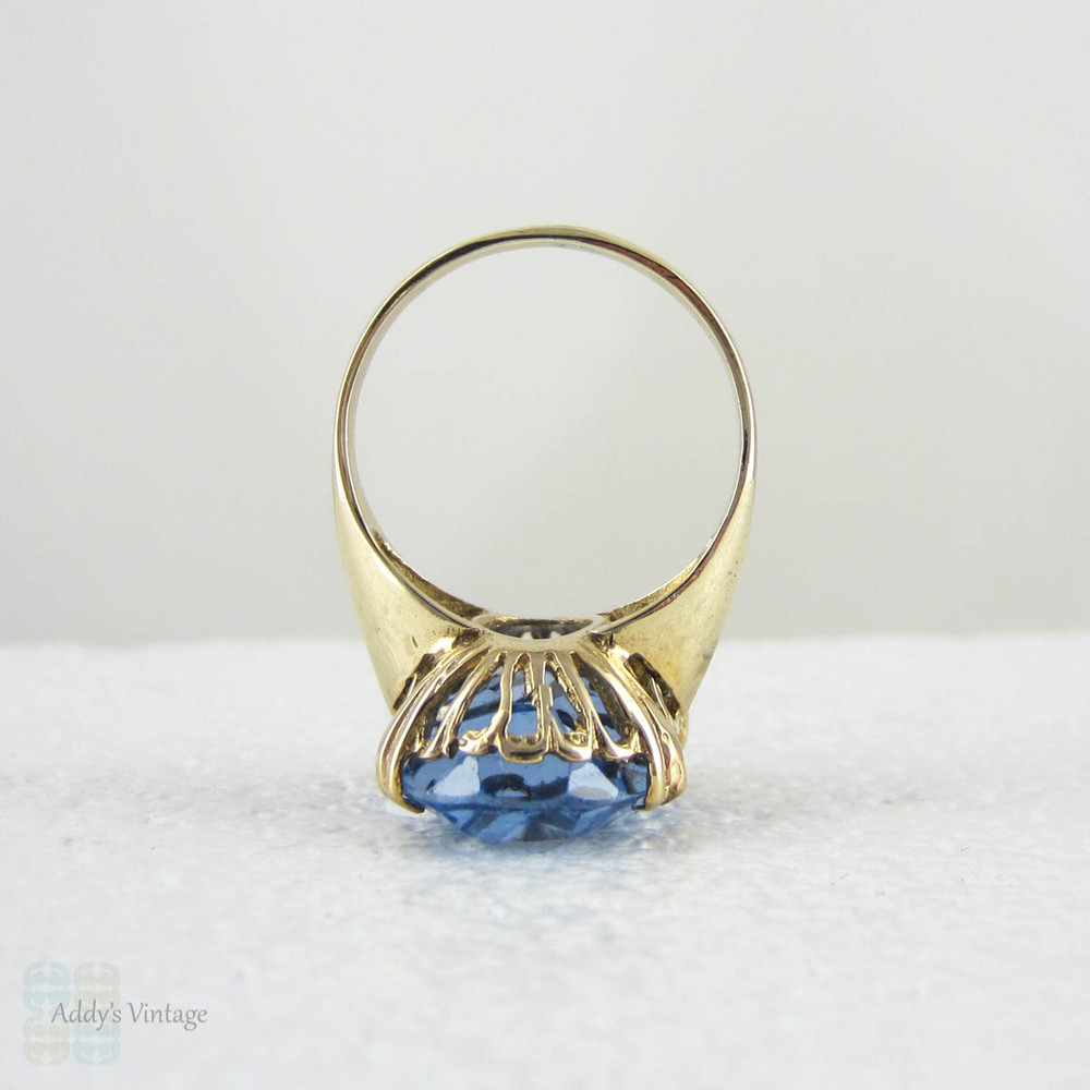 Vintage Blue Topaz Ring. Large Oval Sky Blue Topaz in Yellow Gold, 1960s.