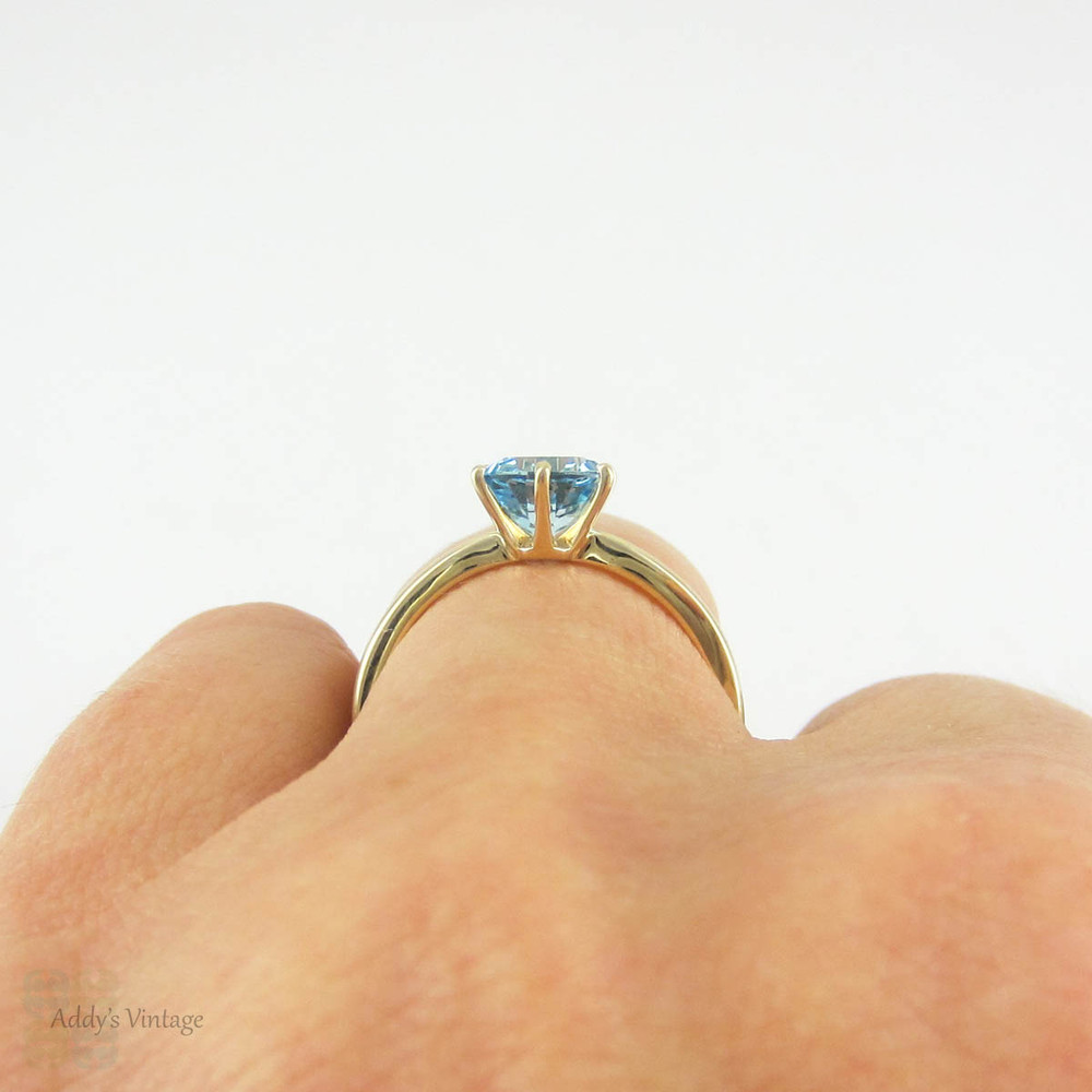Blue Topaz Engagement Ring, Solitaire 1.75 Carat Blue Topaz Single Stone Ring in 9 / 10 Carat Yellow Gold.