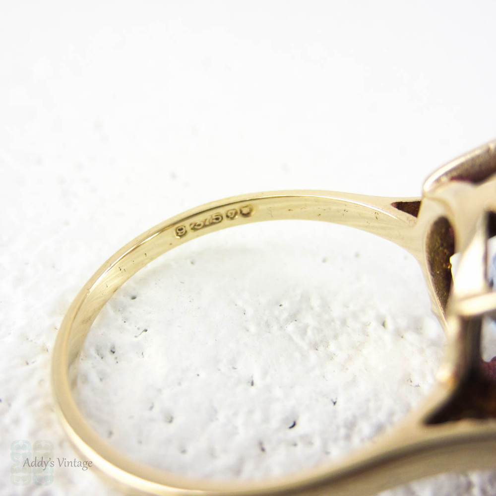 Large Blue Spinel Ring, Vintage Light Blue Synthetic Spinel Cocktail Ring in 9 Carat Yellow Gold, Circa 1970s.