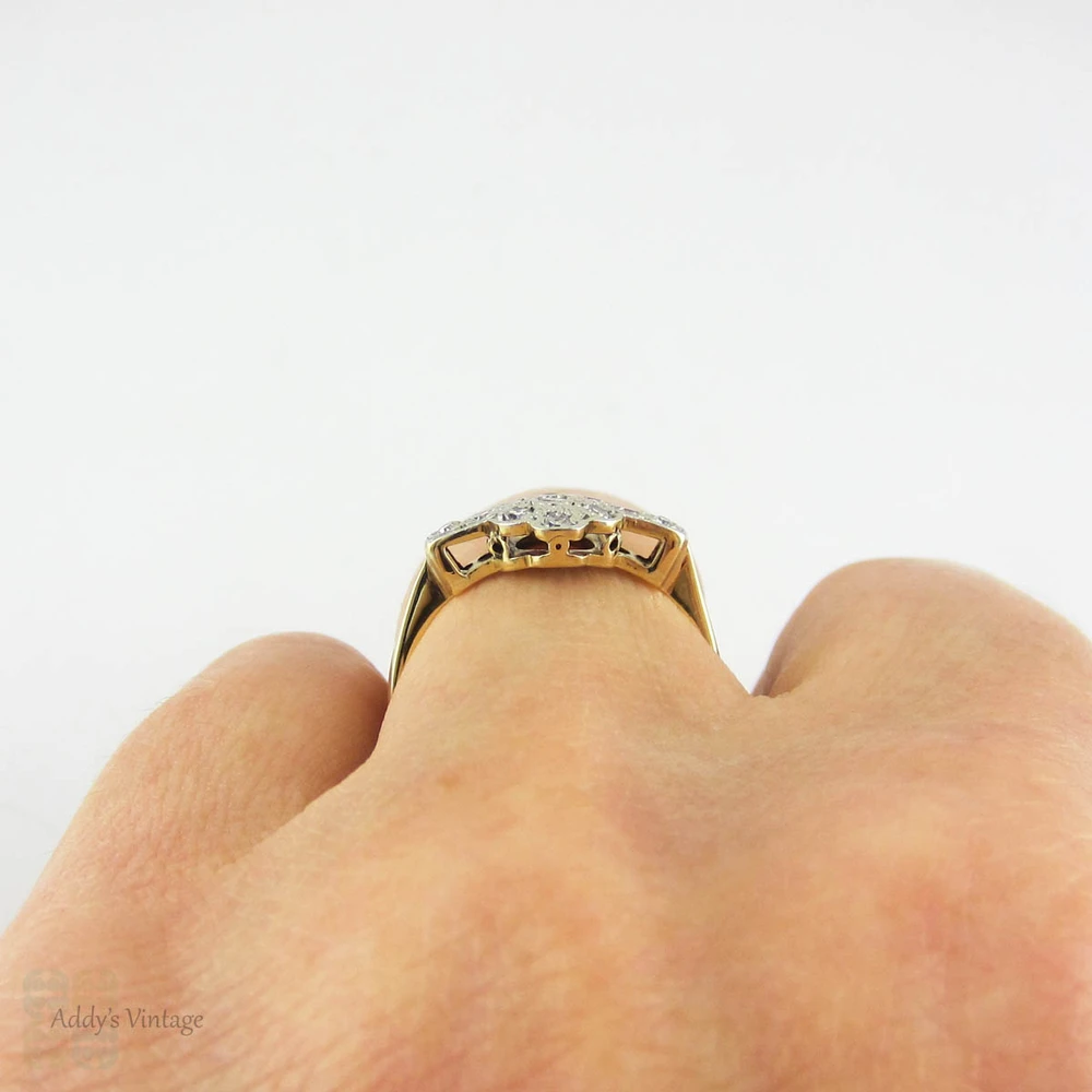 Vintage Flower Diamond Engagement Ring, Art Deco Daisy Shape Diamond Cluster Ring. 0.30 ctw, 18 Carat & Platinum, Circa 1930s.