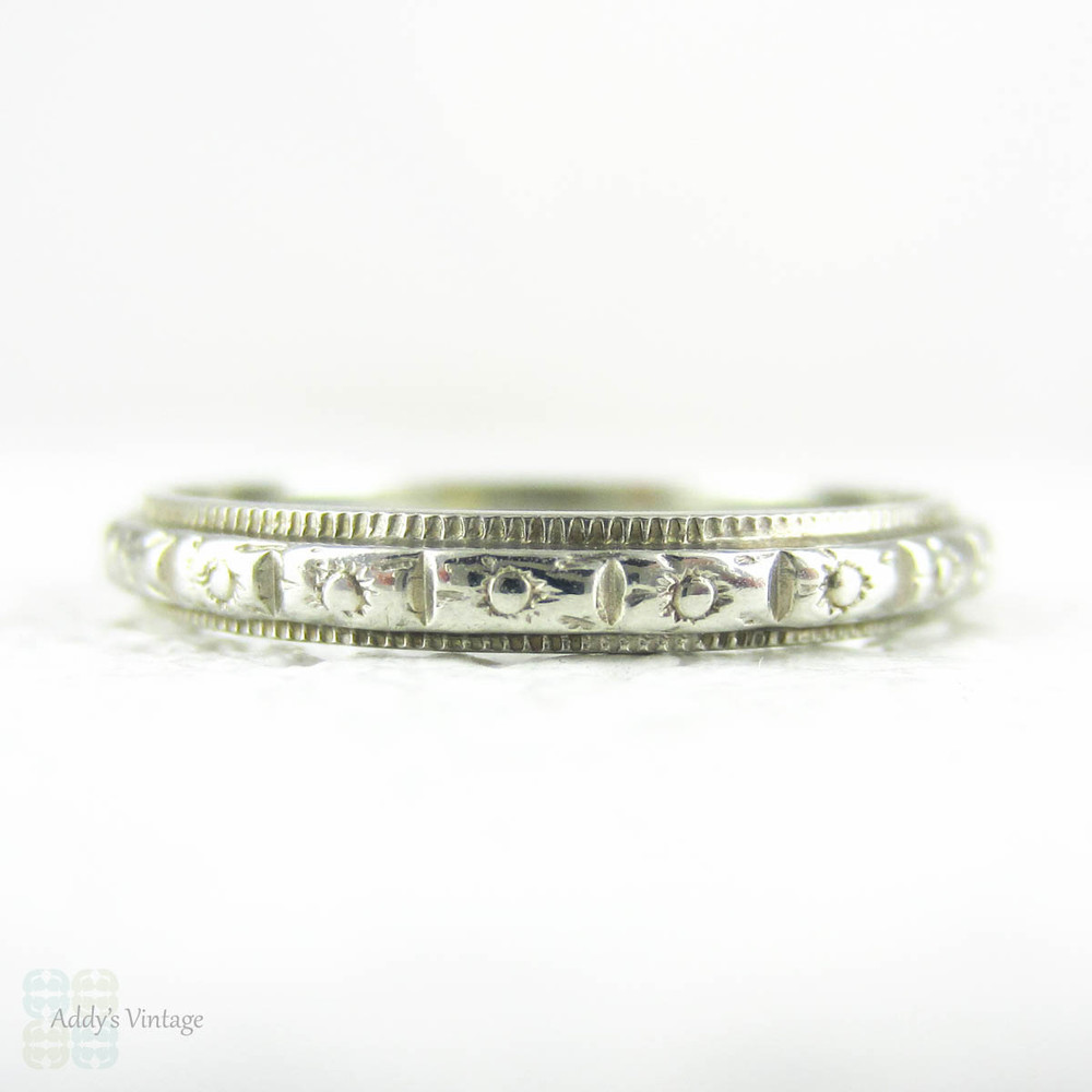 Art Deco Engraved Wedding Ring, Forget Me Not Flower Blossom Design with Milgrain Beading in 18 Carat White Gold. Size K.5 / 5.5.