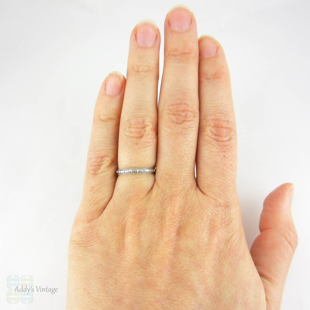 Art Deco Engraved Wedding Ring, Forget Me Not Flower Blossom Design with Milgrain Beading in 18 Carat White Gold. Size K.5 / 5.5.