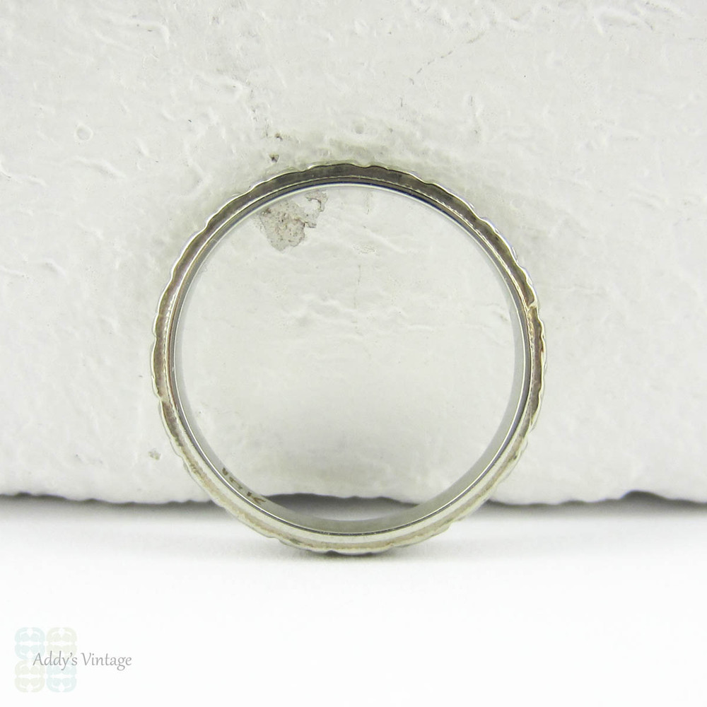Art Deco Engraved Wedding Ring, Forget Me Not Flower Blossom Design with Milgrain Beading in 18 Carat White Gold. Size K.5 / 5.5.