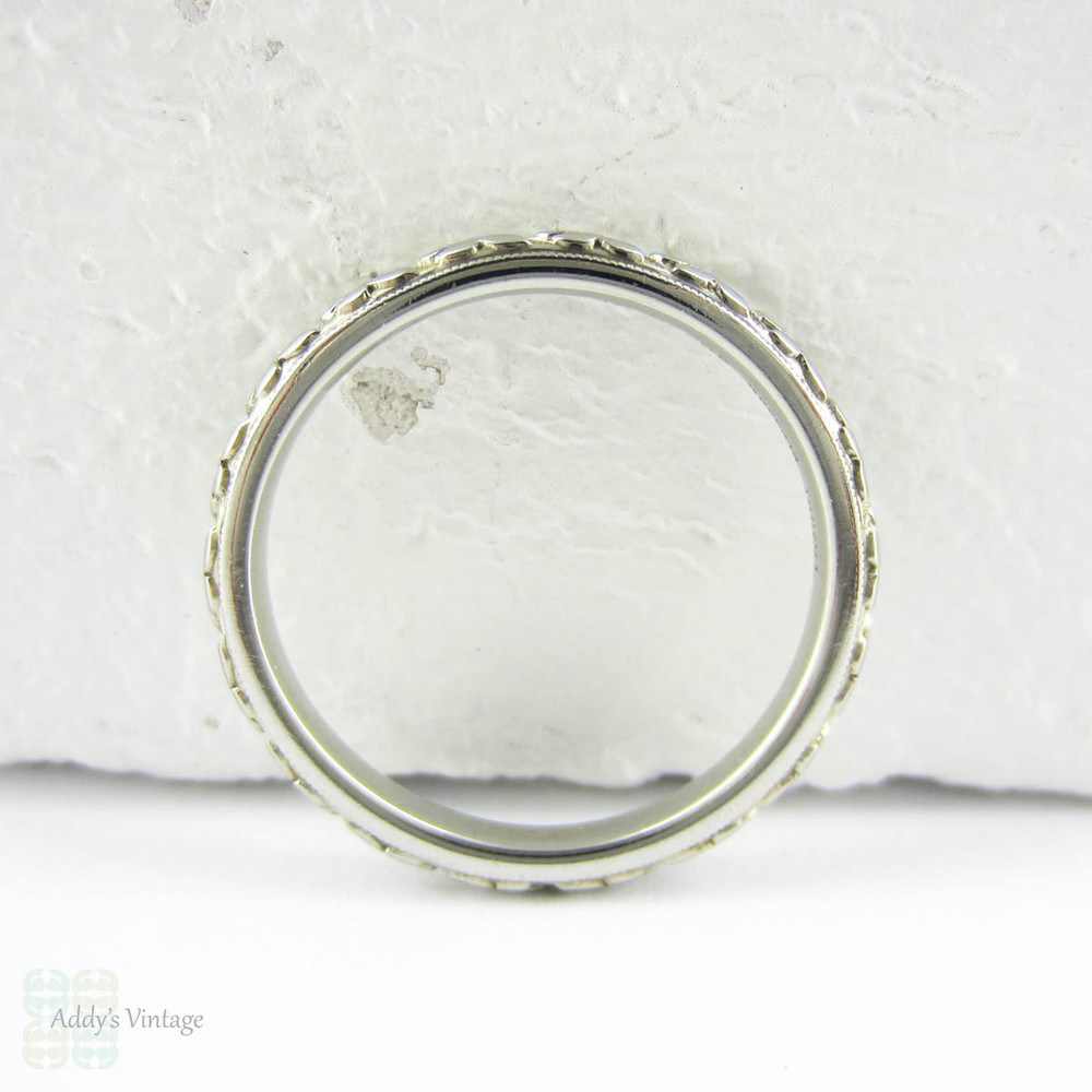 Orange Blossom Flower Wedding Ring, Engraved Floral Design & Milgrain Beading, 18 Carat White Gold. Circa 1920s, Size O.5 / 7.5.