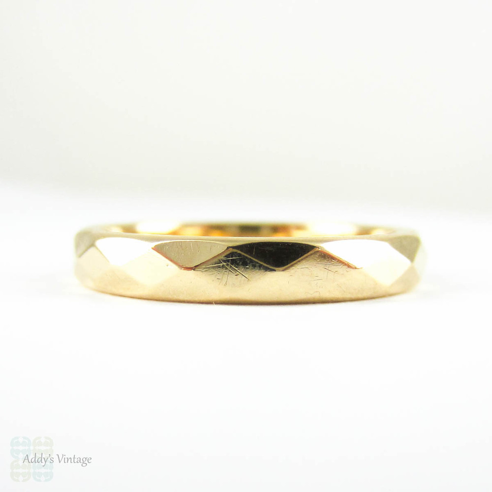 Vintage French Wedding Ring, Faceted Design Mid 20th Century Wedding Band. Circa 1950s, 18 Carat Gold, Size J / 5.