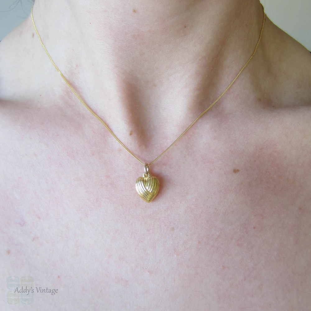 Vintage Heart Charm on 9 Carat Gold Chain, Love Heart Shape. Circa 1960s, 9 Karat Gold.