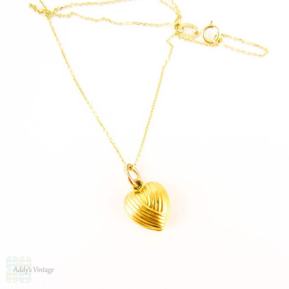Vintage Heart Charm on 9 Carat Gold Chain, Love Heart Shape. Circa 1960s, 9 Karat Gold.