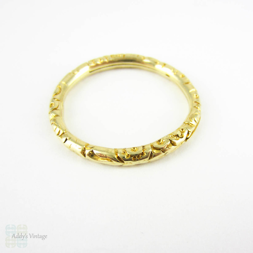 Antique Georgian Split Ring, Extra Large 15 Carat Gold Hand Engraved Ring for Holding Charms, Fobs, Pendants. Circa Early 1800s, 26.5 mm.