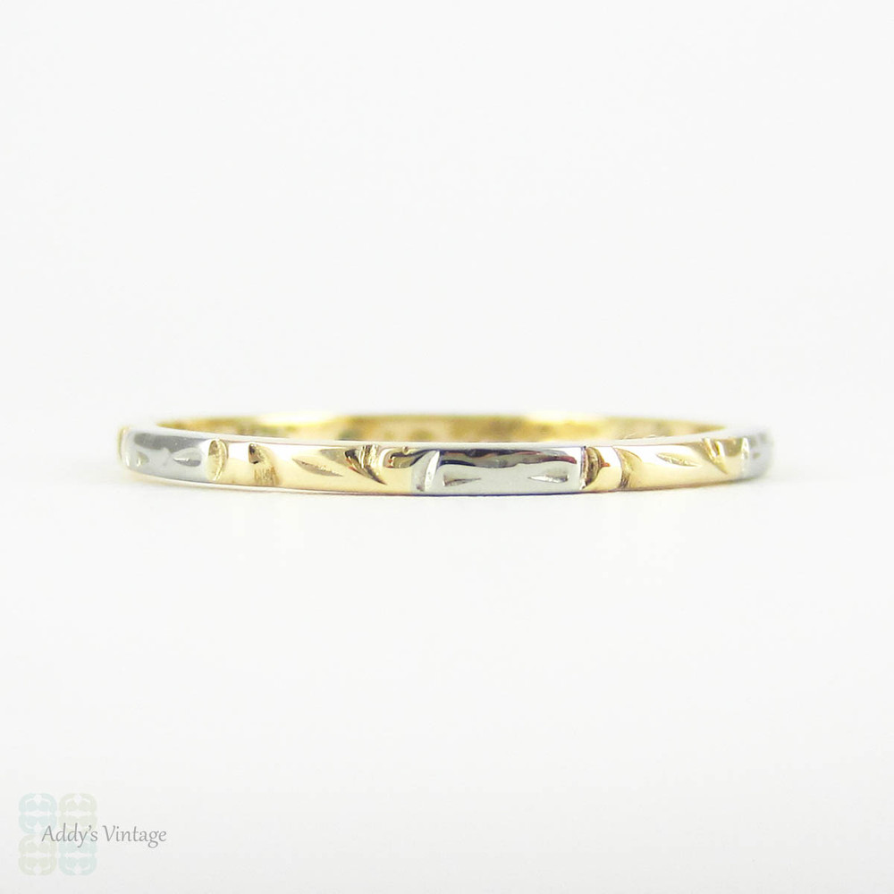 Mid Century Wedding Ring, Engraved Floral Pattern in 18 Carat Yellow with 14 Karat White Gold Accents. Circa 1940s, Size M / 6.25.