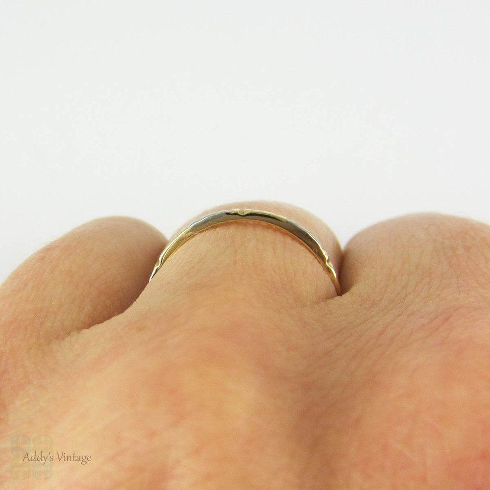 Mid Century Wedding Ring, Engraved Floral Pattern in 18 Carat Yellow with 14 Karat White Gold Accents. Circa 1940s, Size M / 6.25.