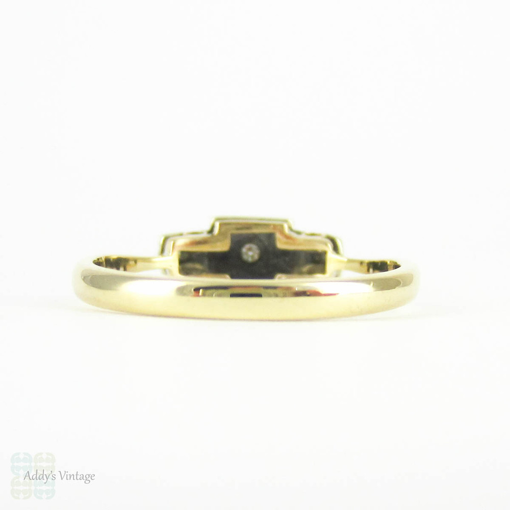 Art Deco Three Stone Diamond Ring, Circa 1930s Diamond Trilogy Engagement Ring. 9 Carat Gold & Platinum.