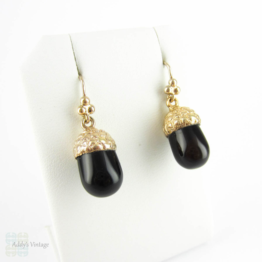 Victorian Onyx Acorn Earrings in 9 Carat Yellow Gold, Antique Acorn Drop Earrings. Circa 1860s.