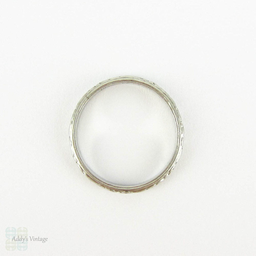 Art Deco Engraved Platinum Wedding Ring, Flower & Leaf Pattern Design. Circa 1920s, Size J.25 / 5.