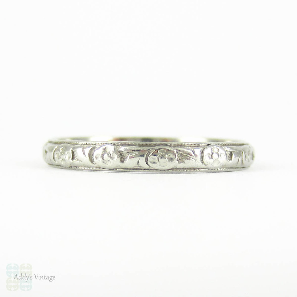Art Deco Engraved Platinum Wedding Ring, Flower & Leaf Pattern Design. Circa 1920s, Size J.25 / 5.