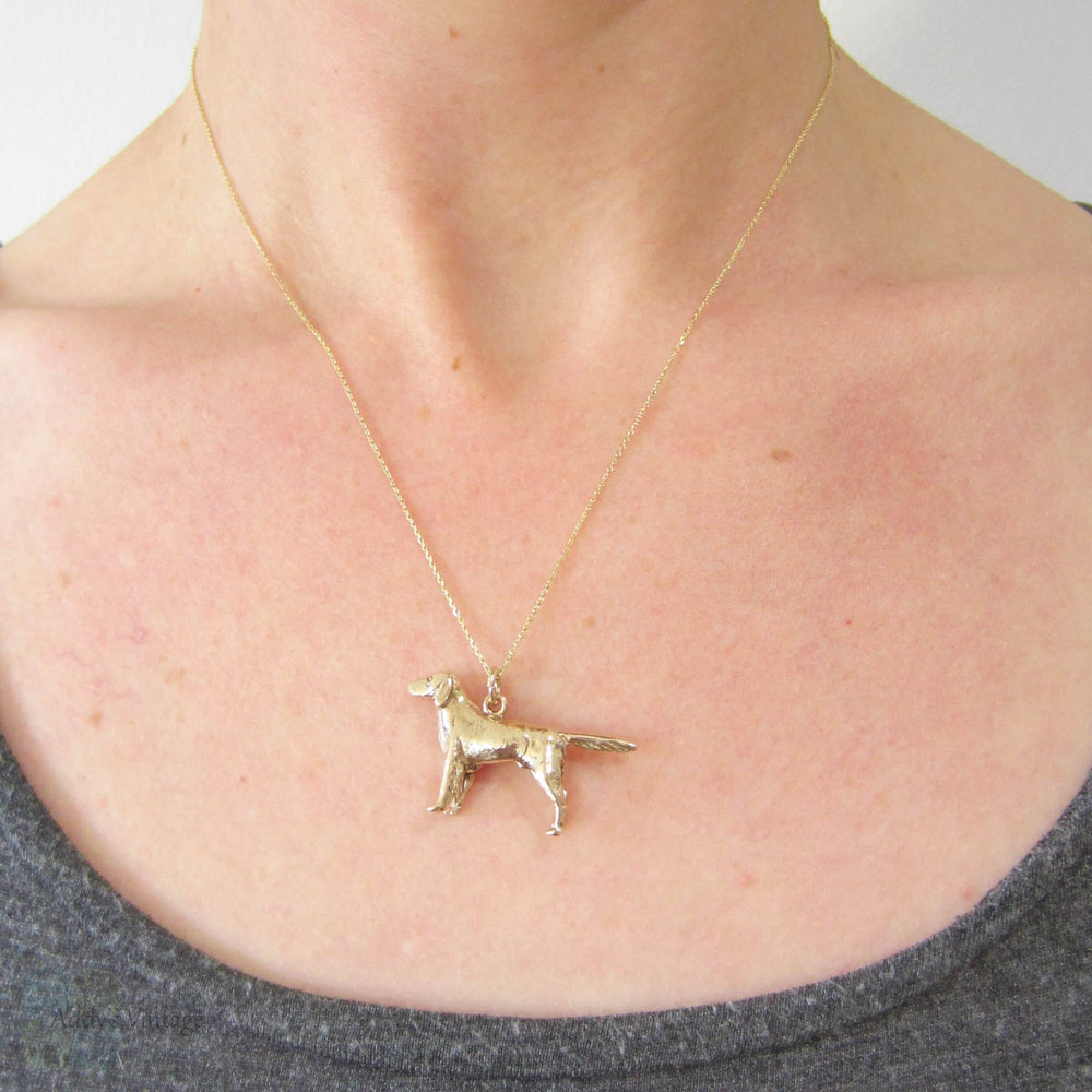 Vintage Pointer Dog Charm, 9 Carat Yellow Gold English Pointer Dog Charm. Circa 1970s on 9k Gold Chain.