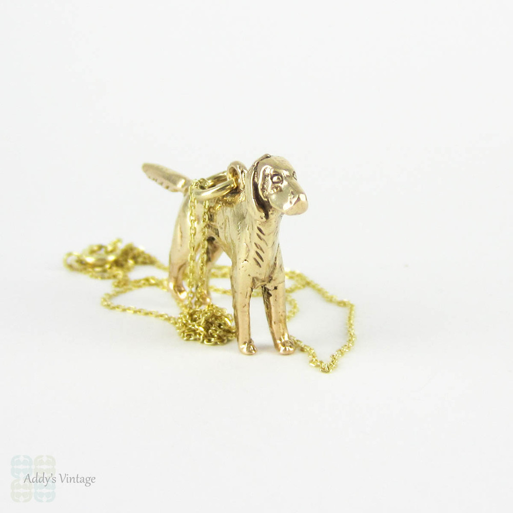 Vintage Pointer Dog Charm, 9 Carat Yellow Gold English Pointer Dog Charm. Circa 1970s on 9k Gold Chain.