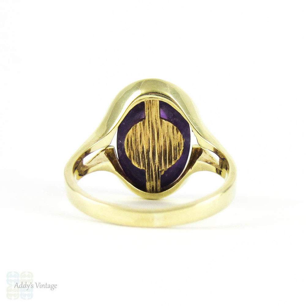 Modernist Amethyst Cocktail Ring, Royal Purple Cabochon Cut Amethyst in 8 Carat Gold Convex Split Shape Setting. Circa 1960s.