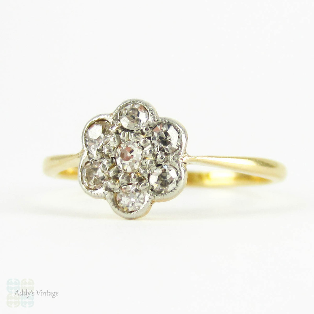 Antique Daisy Engagement Ring, Diamond Flower Shape Cluster Ring in Floral Shape in 18 Carat & Platinum, Circa 1900s.
