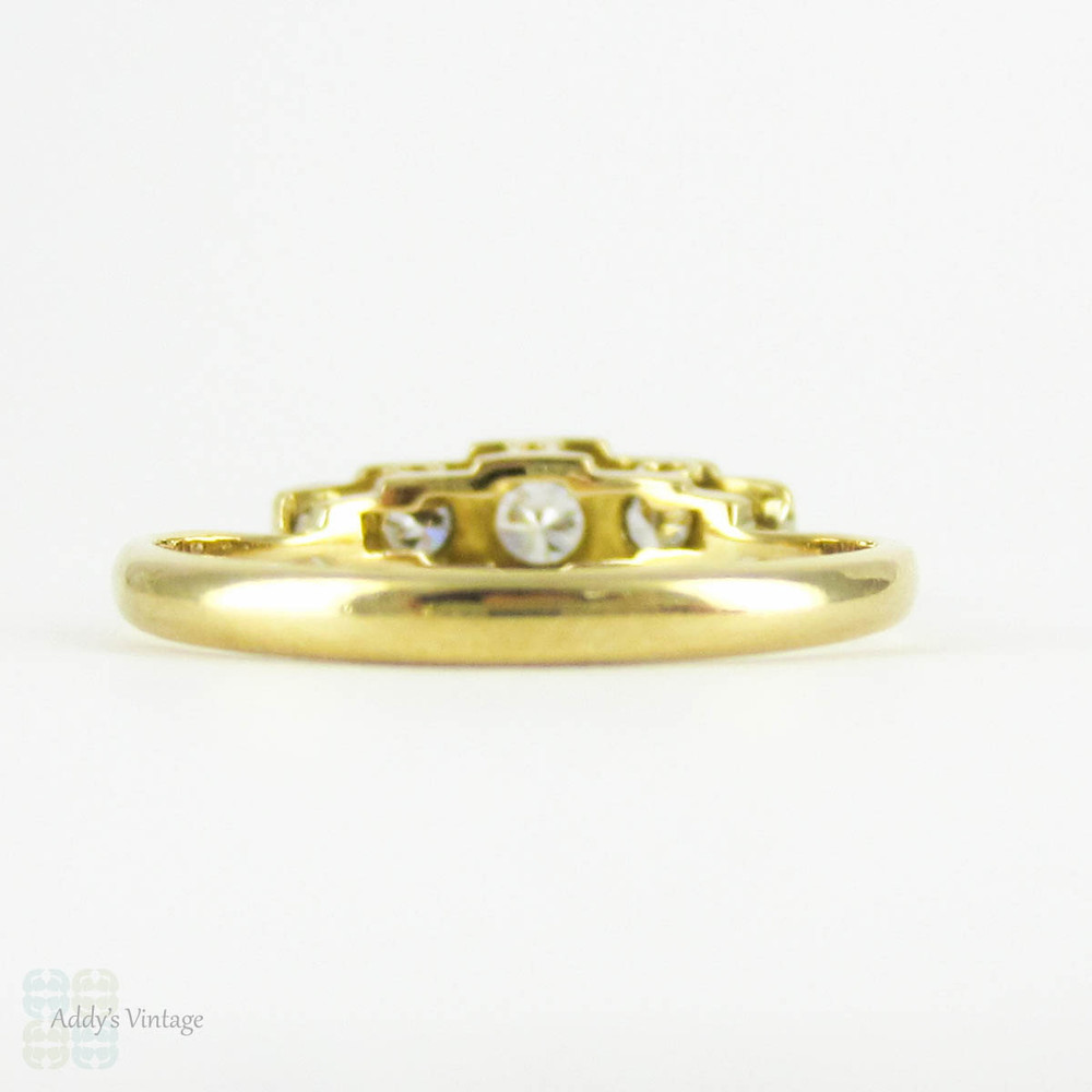 Vintage Five Stone Diamond Wedding Ring, 0.32 ctw Square Set Graduated Ring. Circa 1930s, 18ct & Platinum.