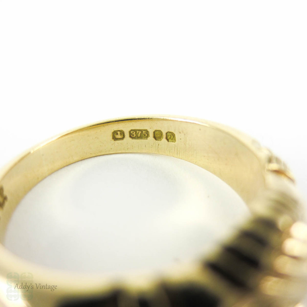 Vintage Fede Clasped Hands Ring, 9 Carat Yellow Gold Joint Hands Wedding Band. Circa 1970s.