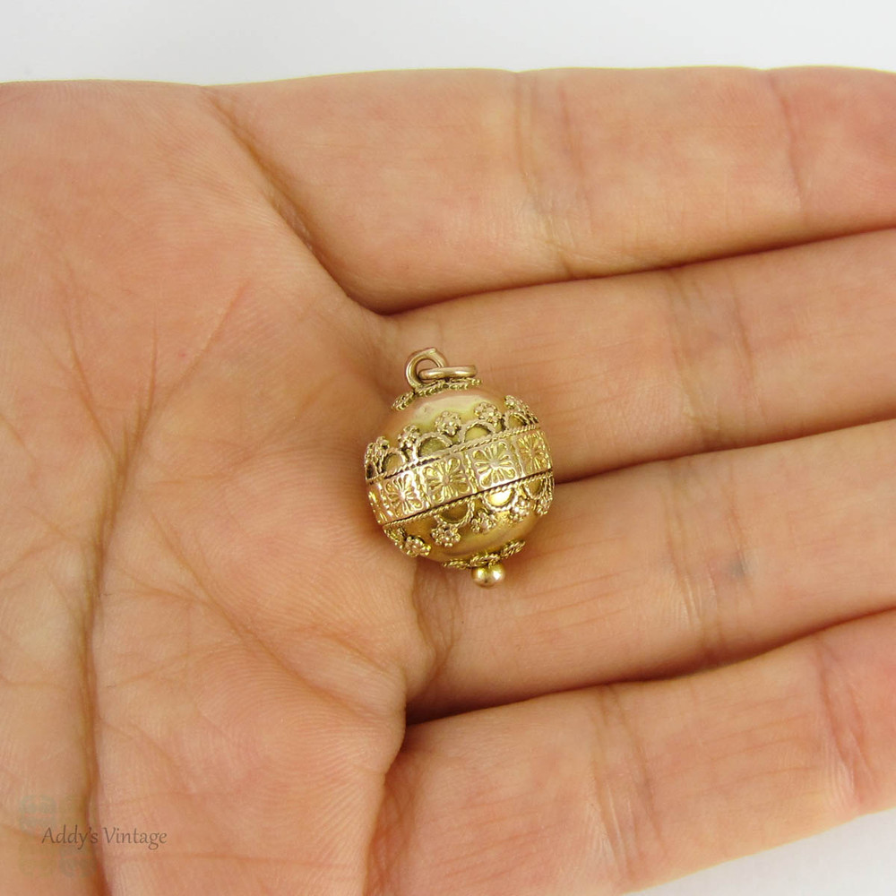 Antique Victorian 10ct Gold Charm Bauble, Circular Sunburst Design Charm in Yellow Gold, Pendant Charm.