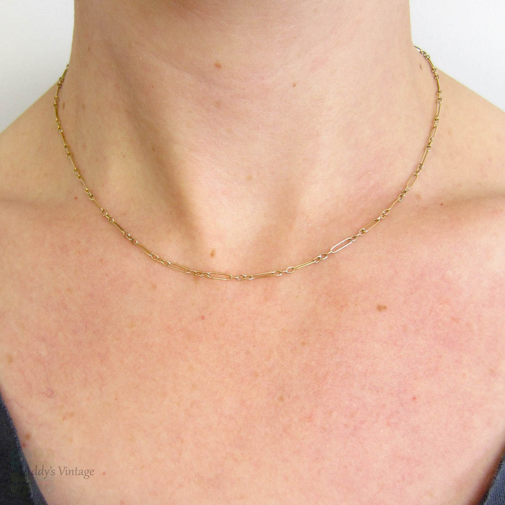 Antique 9 Carat Gold Chain Necklace, Long Oval Shape Trombone & Round Links. Early 20th Century, 42 cm / 16.55 inches.
