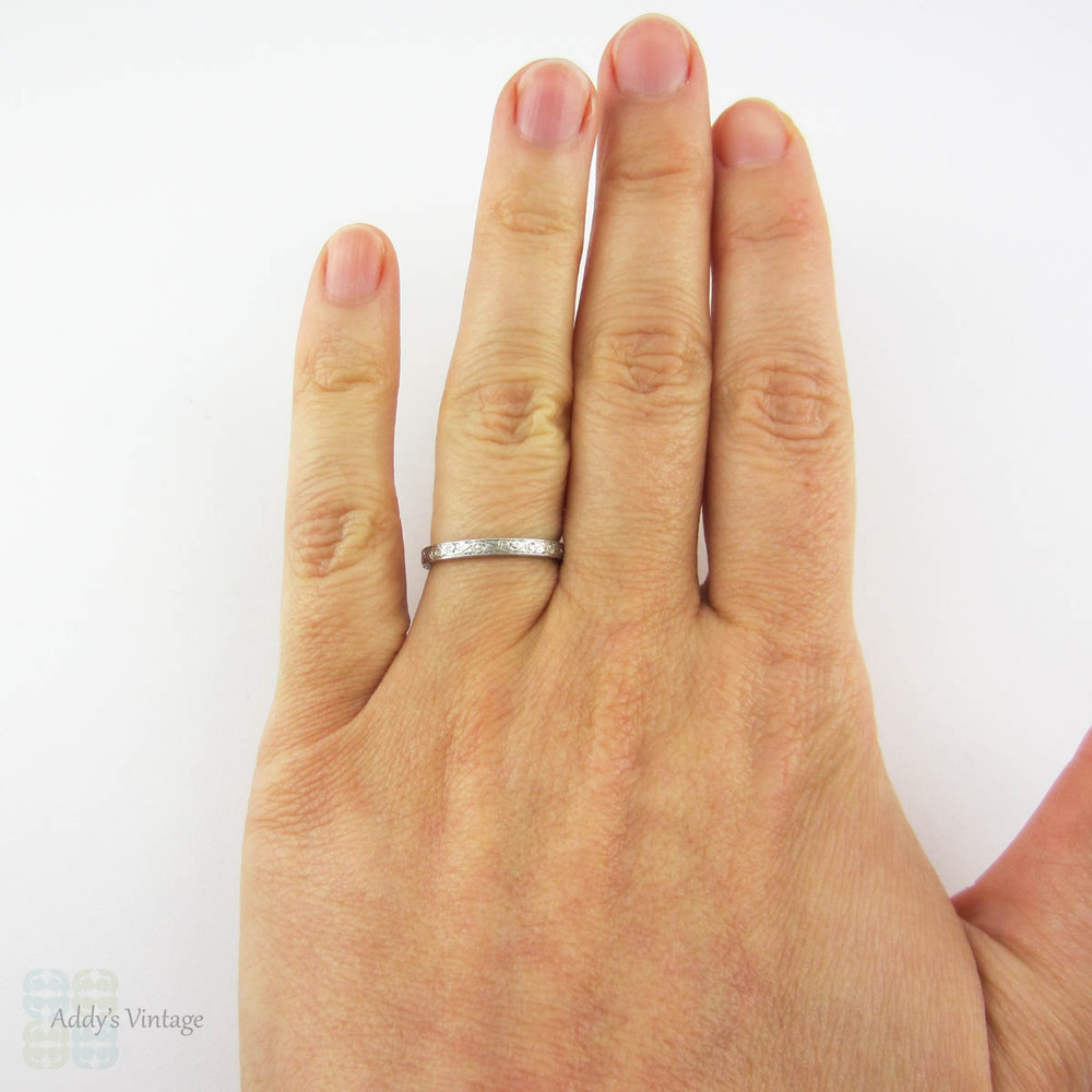 Antique Platinum Engraved Wedding Ring, Foliate Style Scrolling Design Wedding Band. Circa 1900, Size L / 5.75.