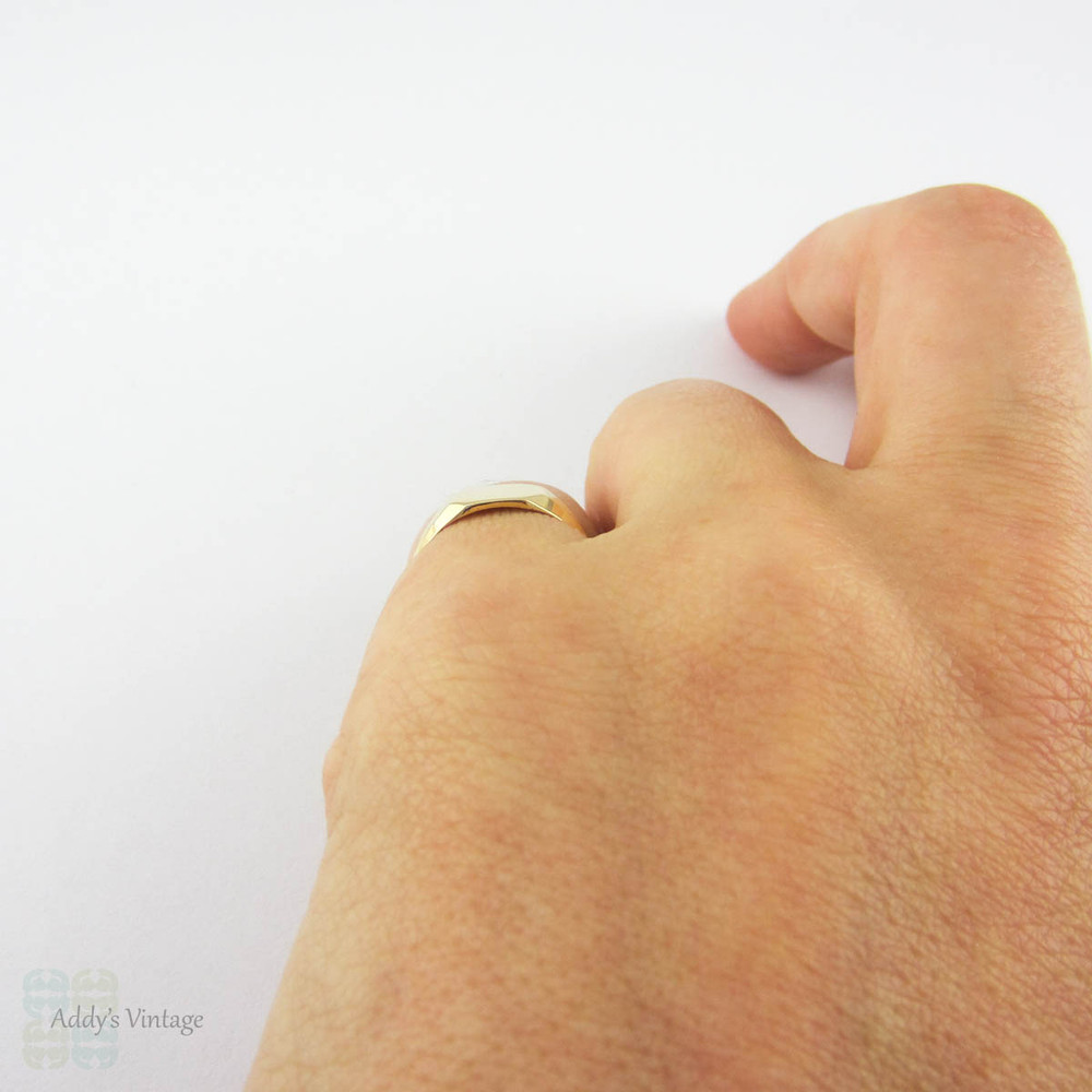 Vintage 18 Carat Gold Signet Ring, Blank Cartouche For Engraving. Mens or Womens Ring, Circa 1940s by Henry Griffith & Sons.