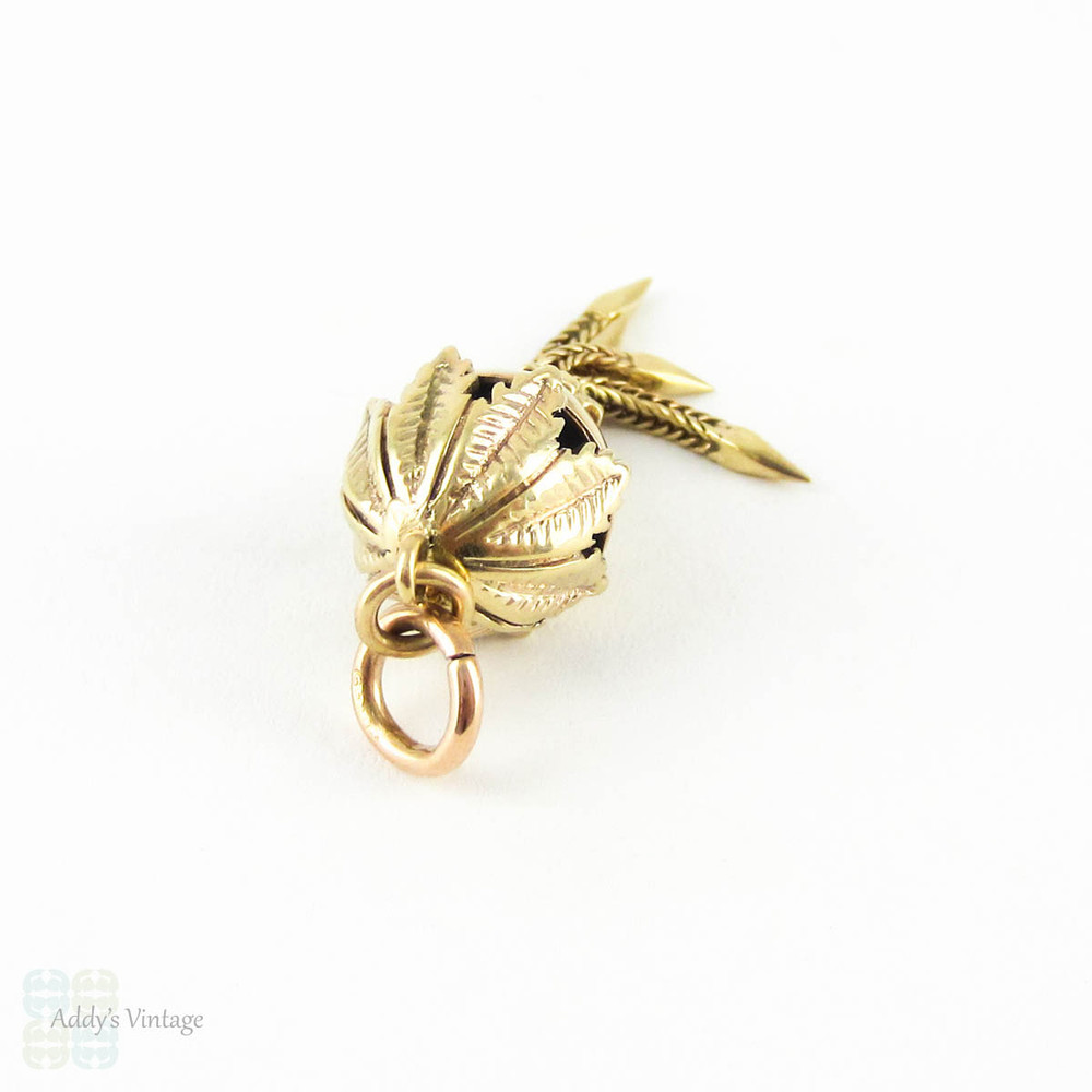 Antique Victorian 9ct Gold Bauble Pendant, Leaf Design Tassel Charm in Yellow Gold.  Circa 1890s - 1900.