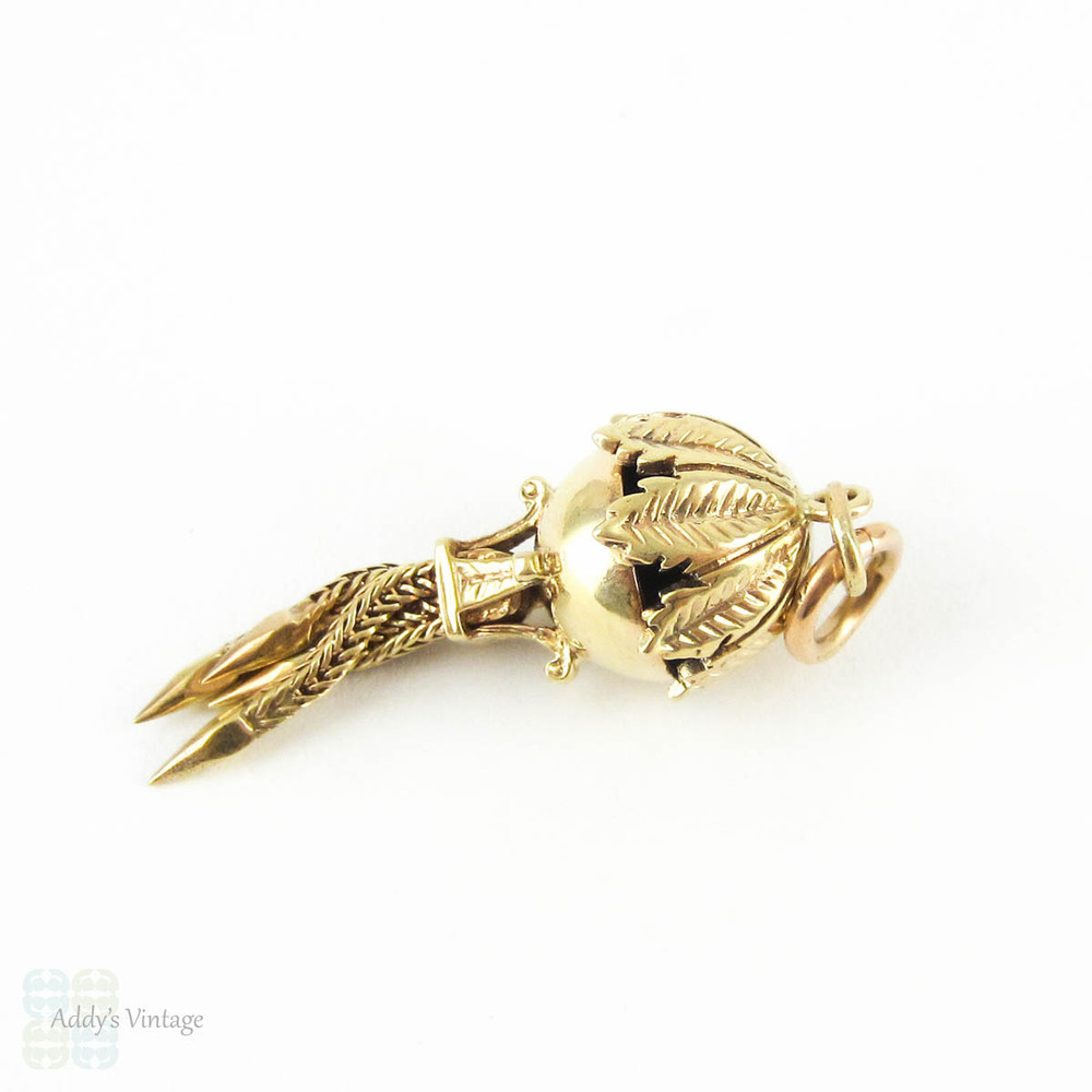 Antique Victorian 9ct Gold Bauble Pendant, Leaf Design Tassel Charm in Yellow Gold.  Circa 1890s - 1900.