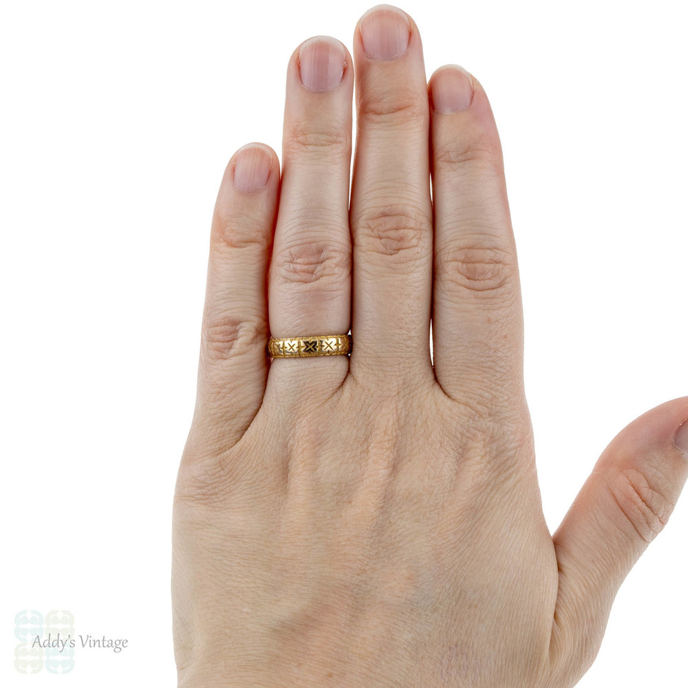 Victorian 18k Engraved Wedding Ring, Antique 18ct Gold 1870s Band. Size K.5 / 5.5.