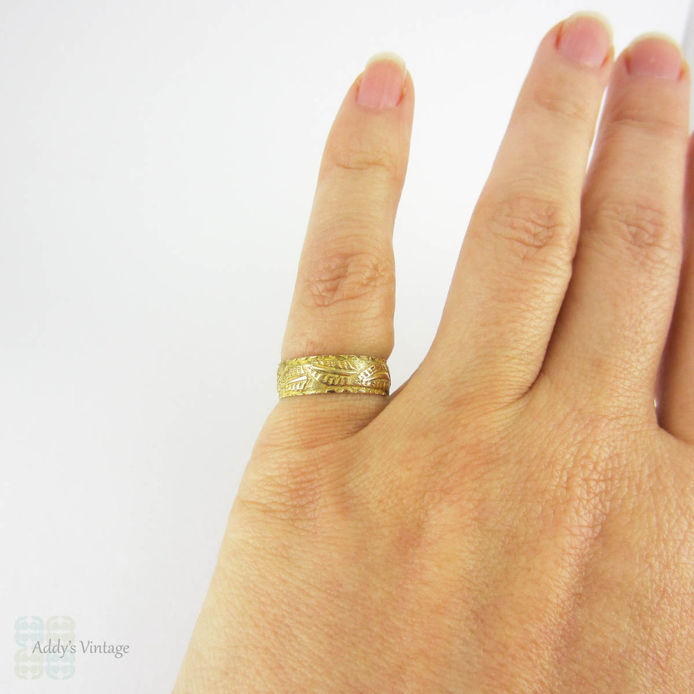 RESERVED. Victorian 18ct Fern Leaf Pattern Ring, Antique Wide Engraved Wedding Band in 18 Carat Gold. Mizpah, 1890s Hallmarks, Size K / 5.3.