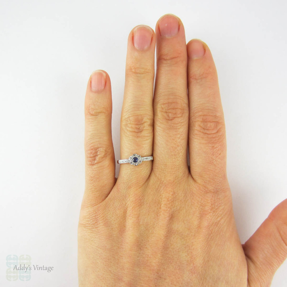 Vintage Sapphire & Diamond Flower Shape Engagement Ring, Art Deco Daisy Ring. Circa 1920s, 18ct & Plat.