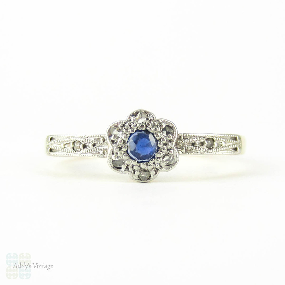 Vintage Sapphire & Diamond Flower Shape Engagement Ring, Art Deco Daisy Ring. Circa 1920s, 18ct & Plat.