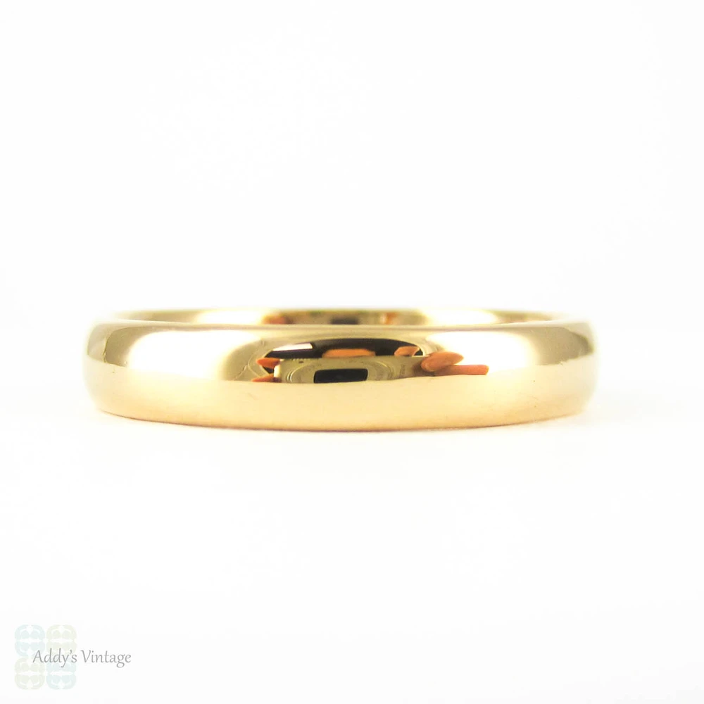 1950s 22 Carat Gold Wedding Ring. Traditional D Shape Profile Men's or Women's Gold Wedding Band in 22ct. Size R.5 / 9.