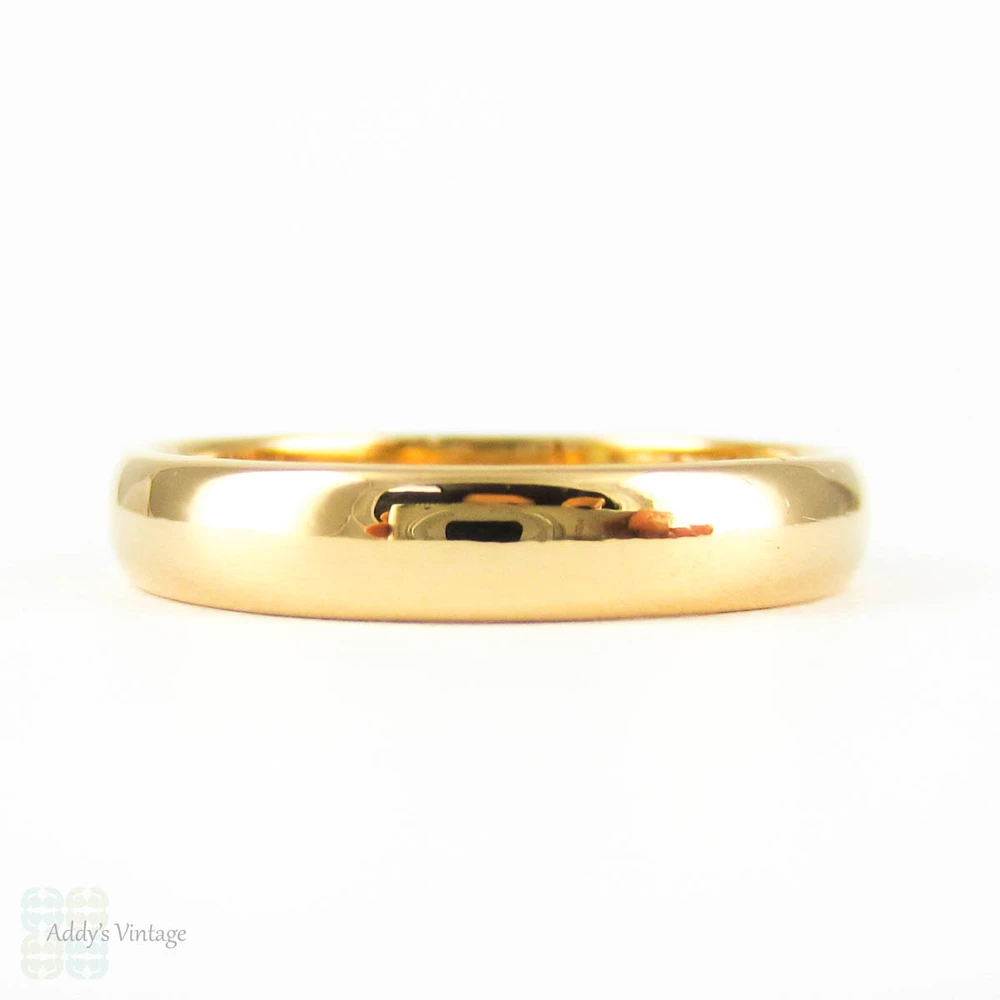 1950s 22 Carat Gold Wedding Ring. Traditional D Shape Profile Men's or Women's Gold Wedding Band in 22ct. Size R.5 / 9.