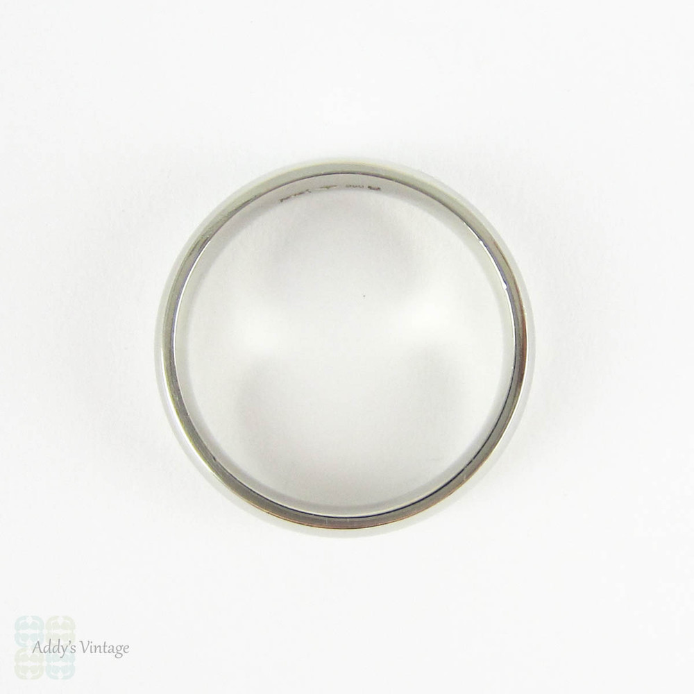 Heavy Men's Platinum Wedding Ring. Simple & Classic Man's Platinum Light Court / Comfort Fit Wedding Band. Size R.5 / 8.75, 11.55 grams.