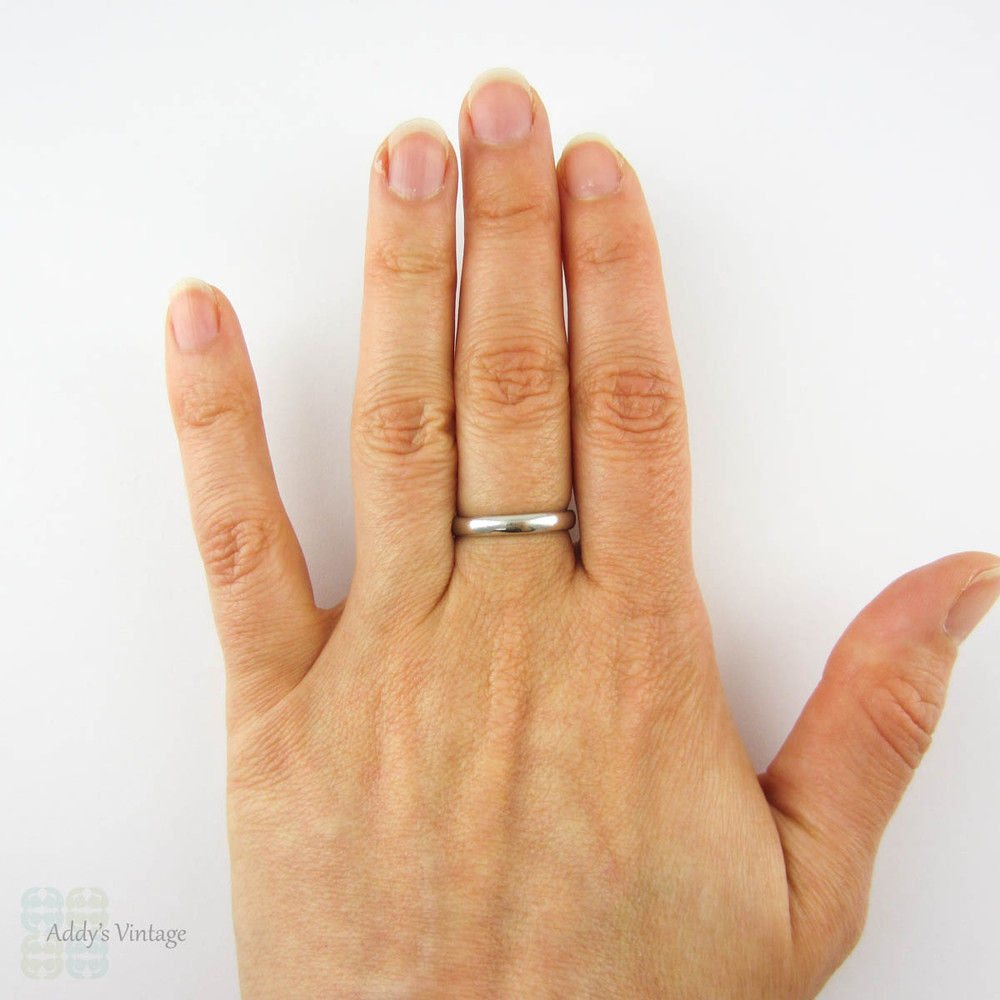 Vintage Platinum Wedding Ring, Classic Court Comfort Fit Medium Width Mens or Womens Wedding Band. Circa 1930s, Size P / 7.75.
