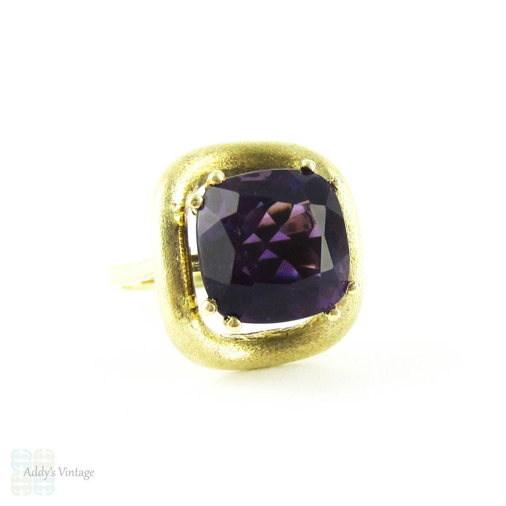 Retro Amethyst Single Stone Ring, Vintage 14k Yellow Gold Purple Gemstone Ring in Double Claw Setting. Circa 1960s.