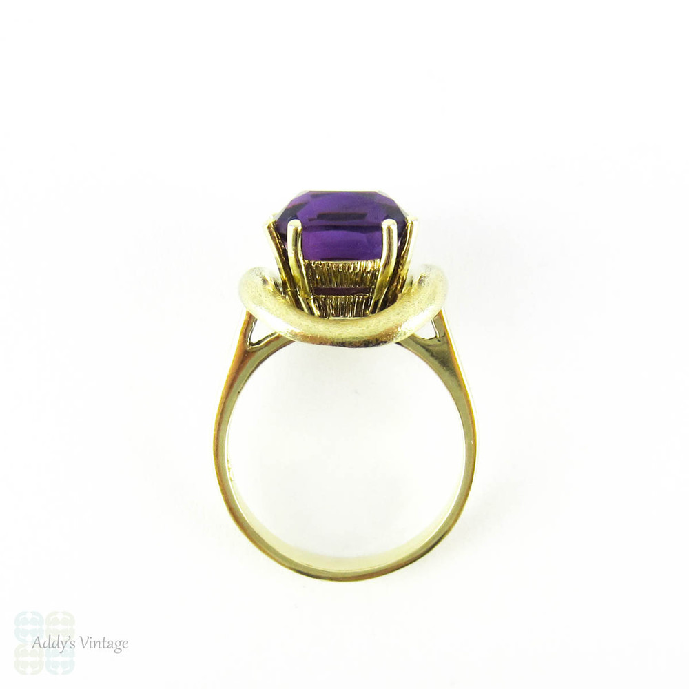Retro Amethyst Single Stone Ring, Vintage 14k Yellow Gold Purple Gemstone Ring in Double Claw Setting. Circa 1960s.
