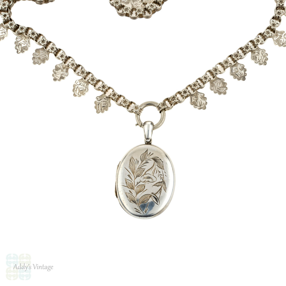 Antique large silver locket pendant with floral details — Gembank1973