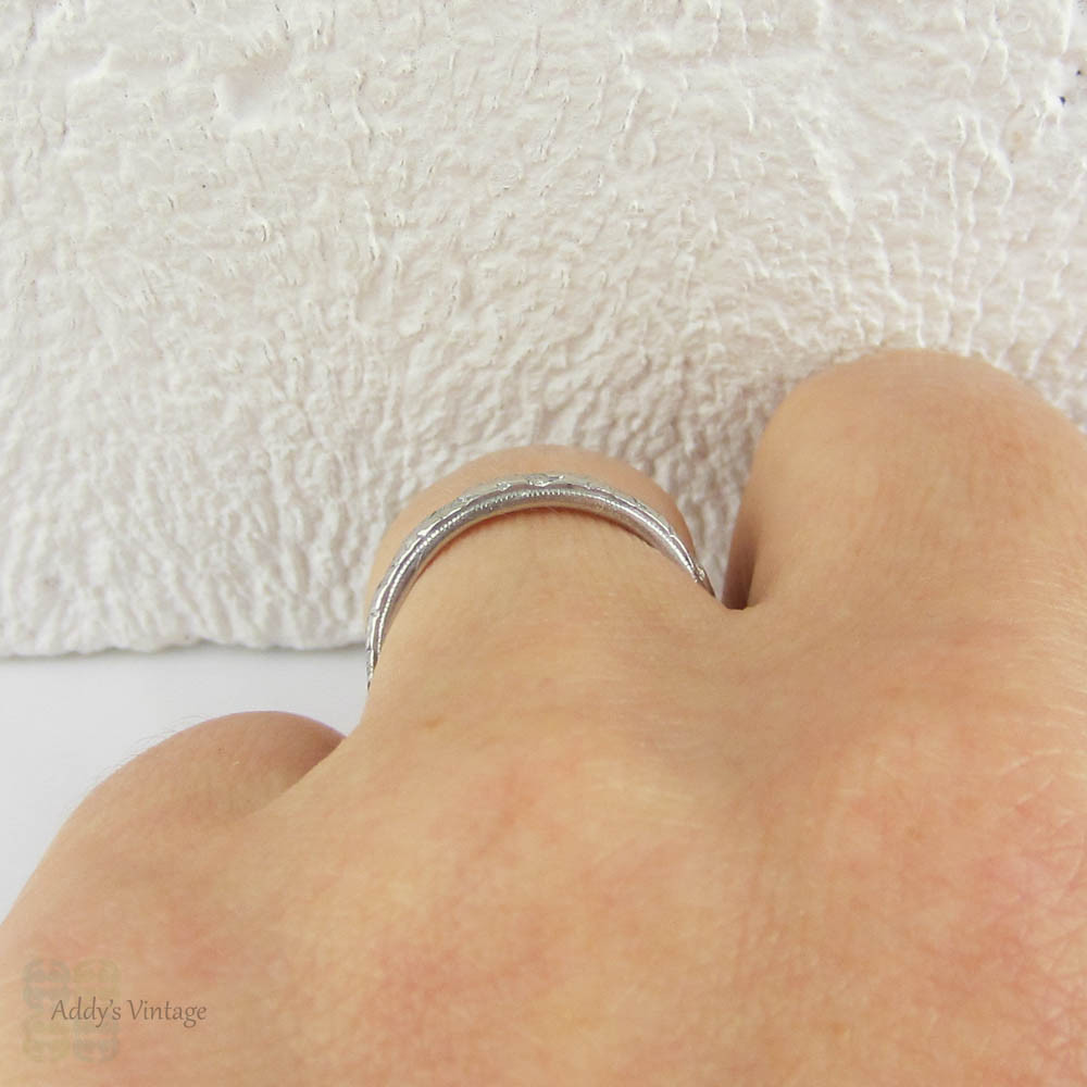 Art Deco Platinum & Yellow Gold Engraved Wedding Ring. Two Tone Orange Blossom Flower Wedding Band, Circa 1910s.
