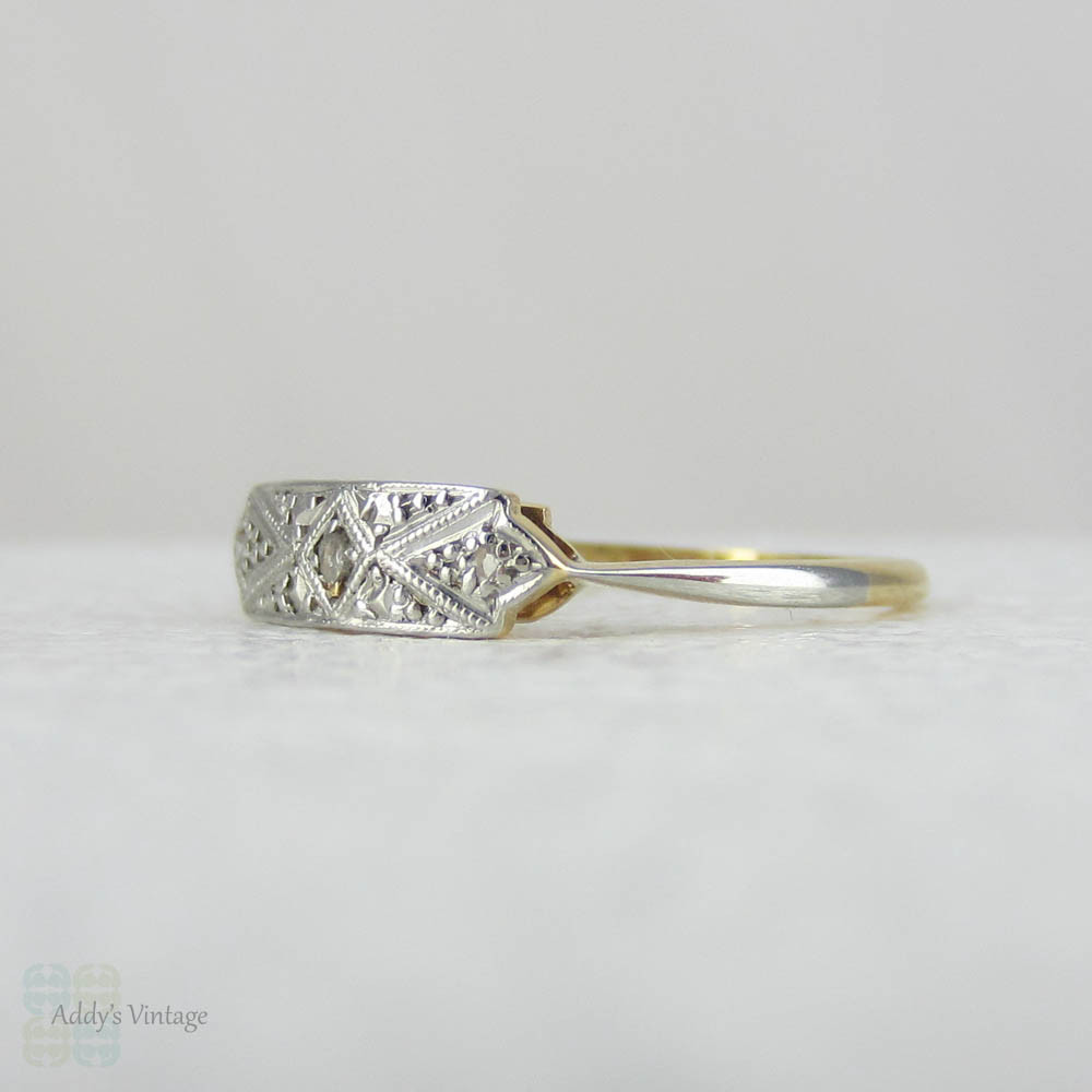 Dainty Art Deco Rose Cut Diamond Trilogy Ring. Diamond Three Stone Wedding Ring, Circa 1920s.